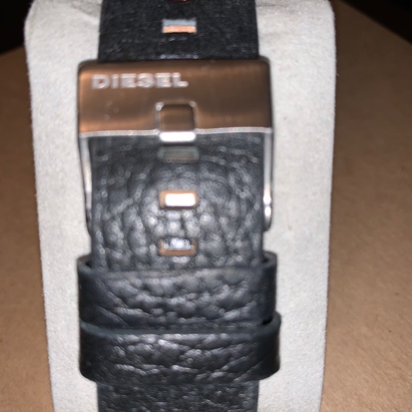 Men’s Watch - Picture 3 of 3